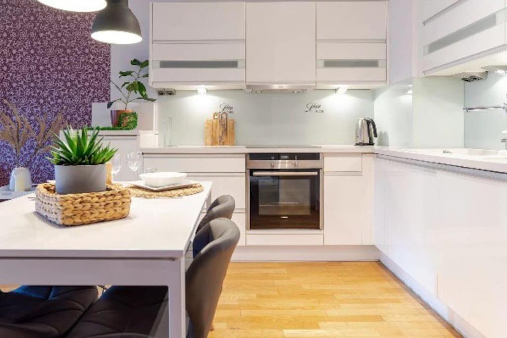 Uroczy Apartament - Angel City Cracovie Extérieur photo