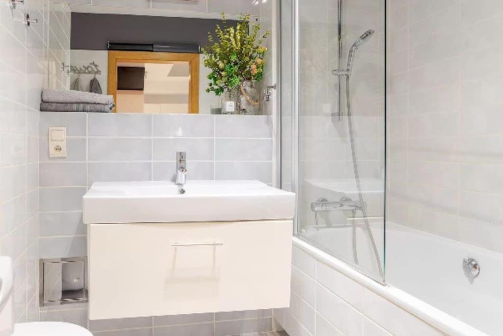Uroczy Apartament - Angel City Cracovie Extérieur photo